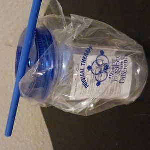 Drinking cup w/straw